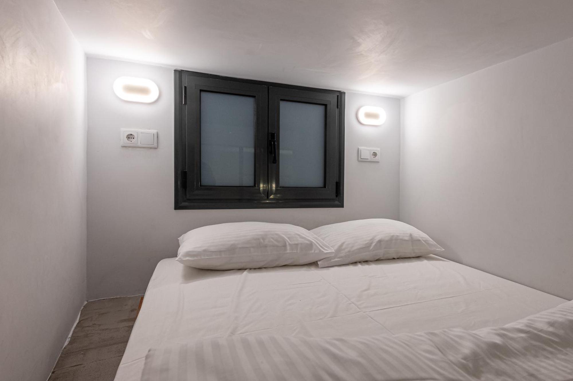 Apartment Phaedrus Living: The Nine Muses Polymnia *